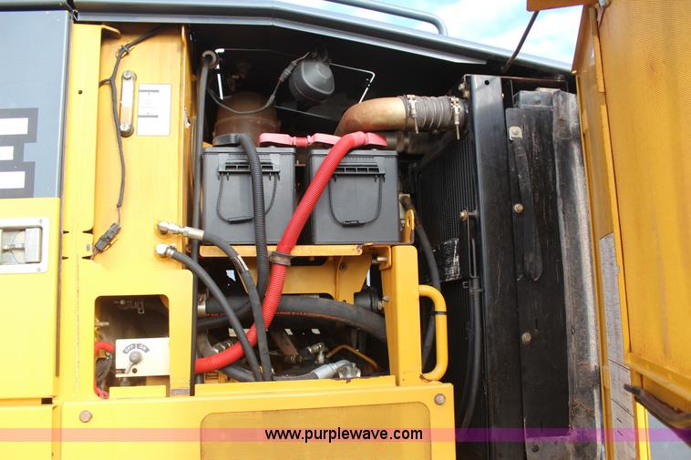 image for item J7575 2011 John Deere 672G motor grader