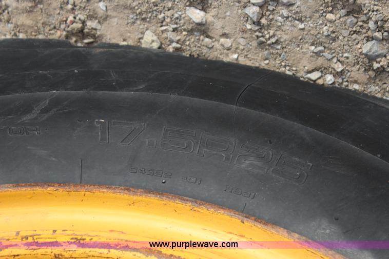 image for item J7575 2011 John Deere 672G motor grader