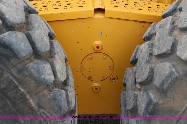 image for item J7575 2011 John Deere 672G motor grader