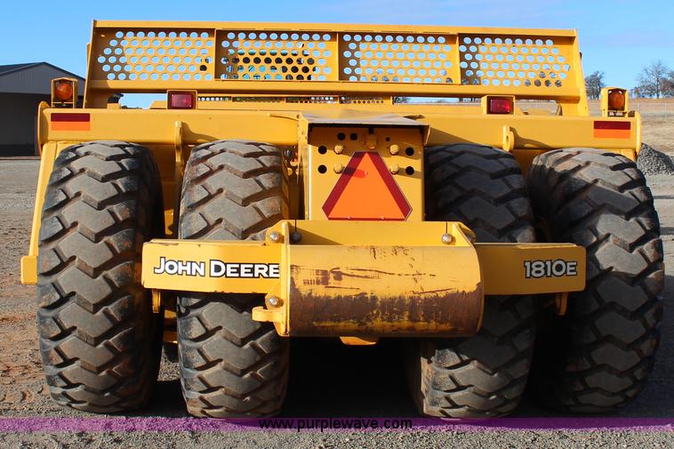 image for item J7578 2012 John Deere 1810E scraper