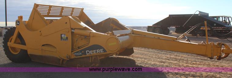 image for item J7578 2012 John Deere 1810E scraper