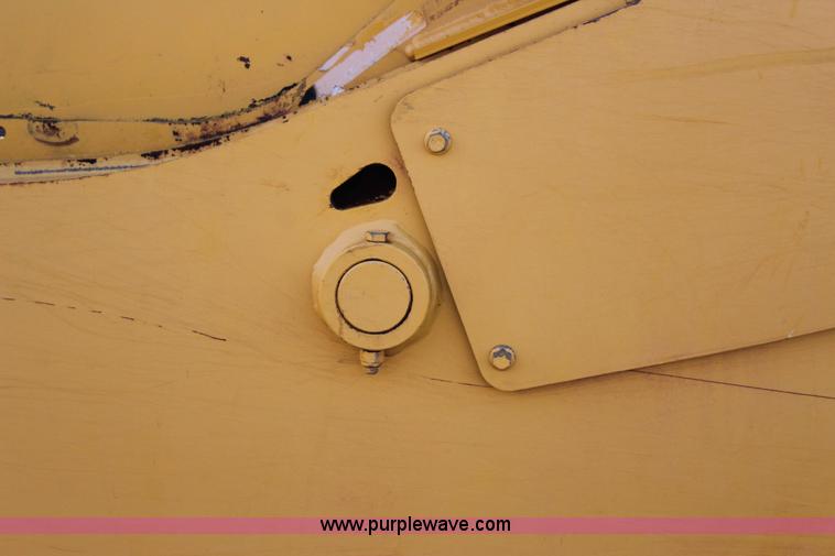 image for item J7578 2012 John Deere 1810E scraper