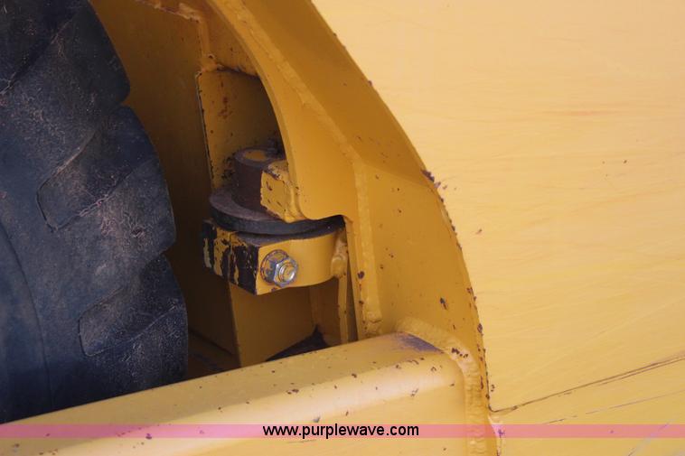 image for item J7578 2012 John Deere 1810E scraper