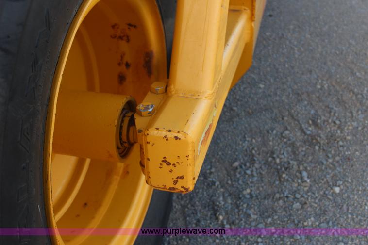 image for item J7578 2012 John Deere 1810E scraper