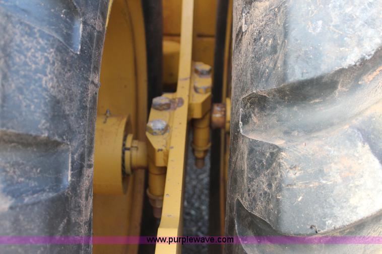 image for item J7578 2012 John Deere 1810E scraper