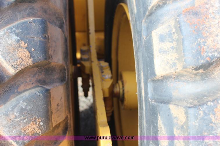 image for item J7578 2012 John Deere 1810E scraper