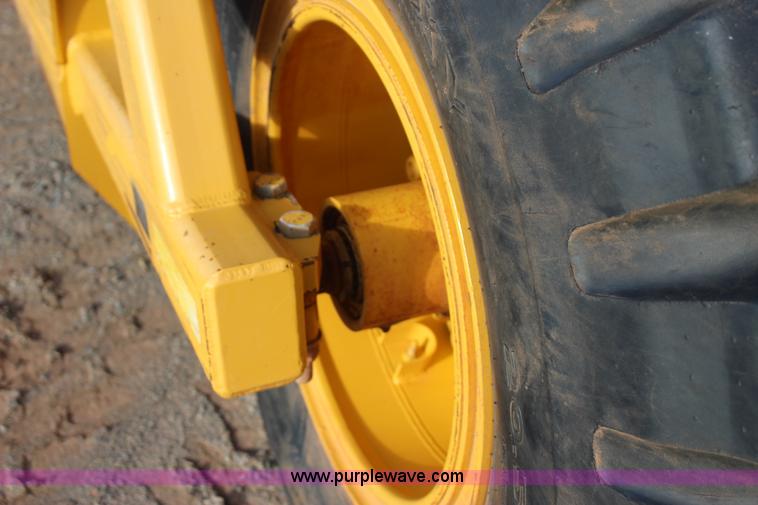 image for item J7578 2012 John Deere 1810E scraper