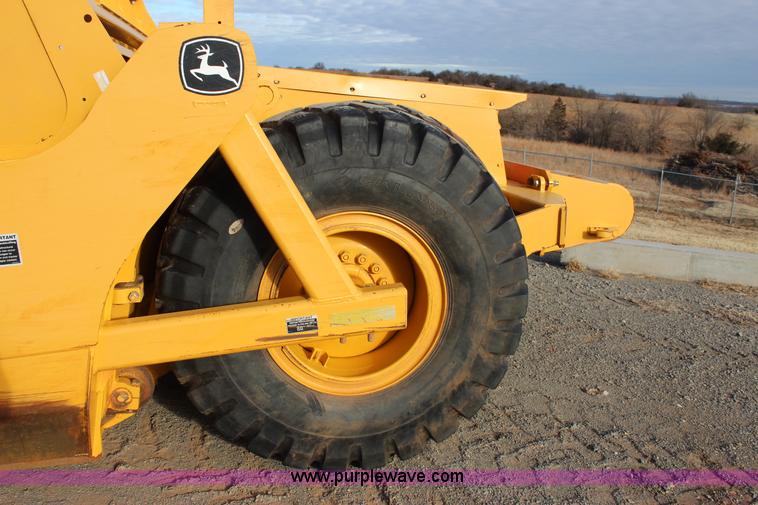 image for item J7578 2012 John Deere 1810E scraper