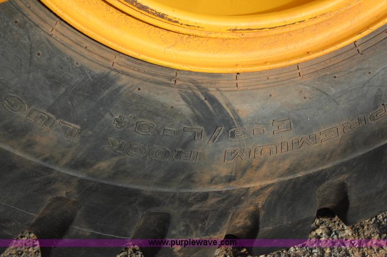 image for item J7578 2012 John Deere 1810E scraper