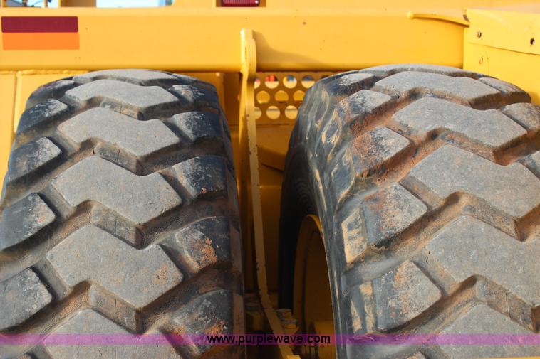 image for item J7578 2012 John Deere 1810E scraper