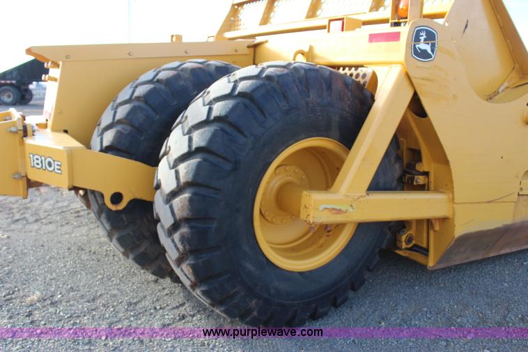 image for item J7578 2012 John Deere 1810E scraper