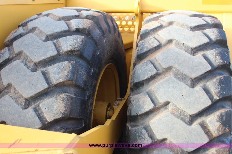 image for item J7578 2012 John Deere 1810E scraper