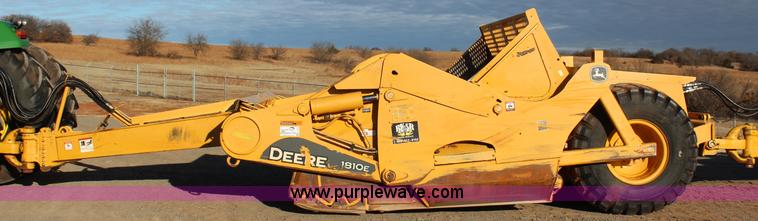 image for item J7579 2012 John Deere 1810E scraper