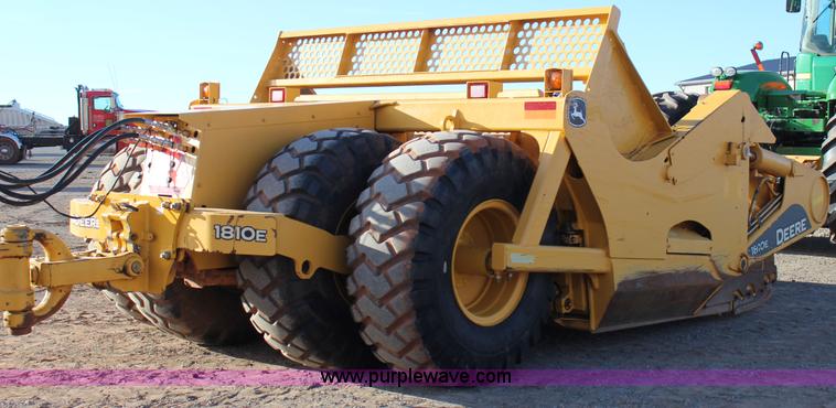 image for item J7579 2012 John Deere 1810E scraper