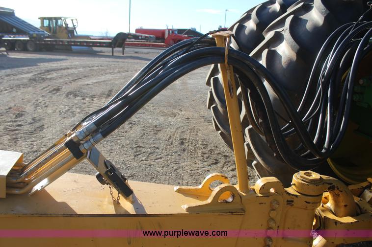 image for item J7579 2012 John Deere 1810E scraper