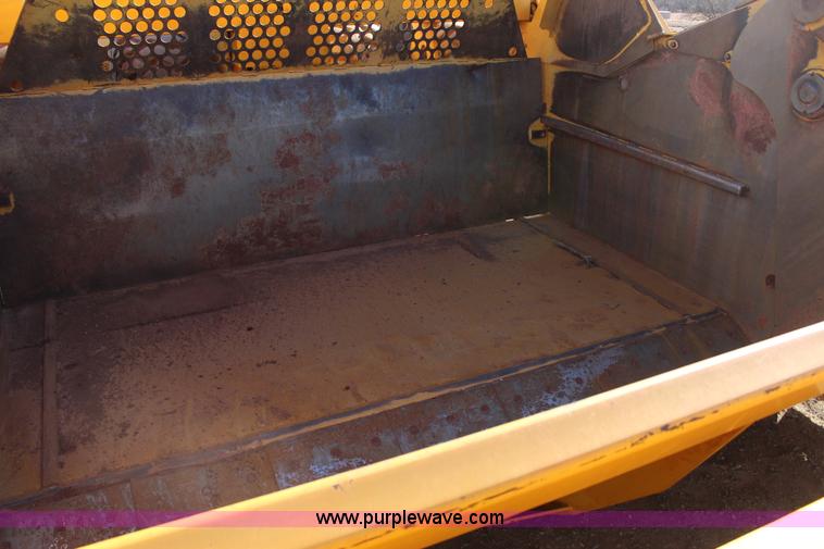 image for item J7579 2012 John Deere 1810E scraper