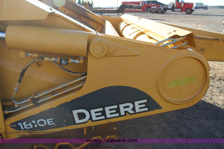 image for item J7579 2012 John Deere 1810E scraper