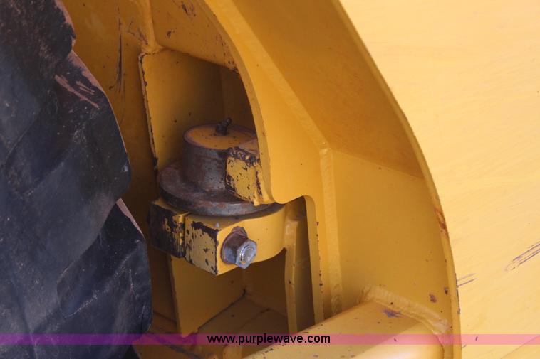 image for item J7579 2012 John Deere 1810E scraper