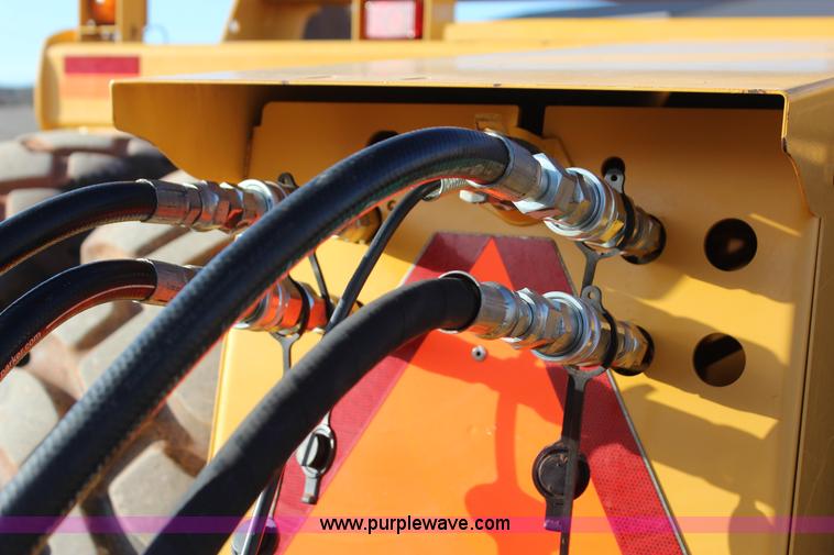 image for item J7579 2012 John Deere 1810E scraper