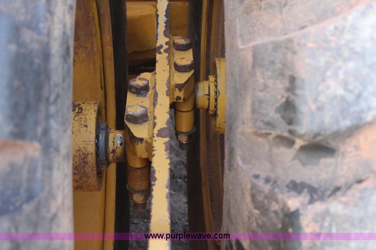 image for item J7579 2012 John Deere 1810E scraper