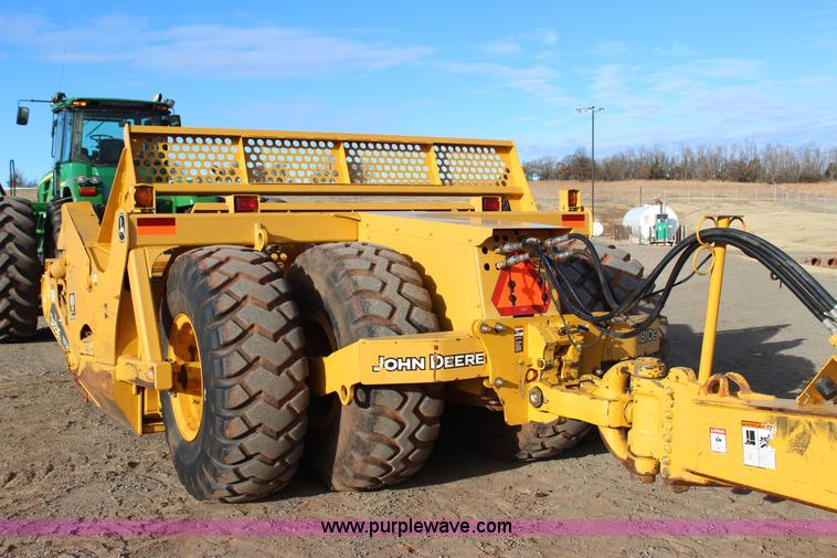 image for item J7579 2012 John Deere 1810E scraper