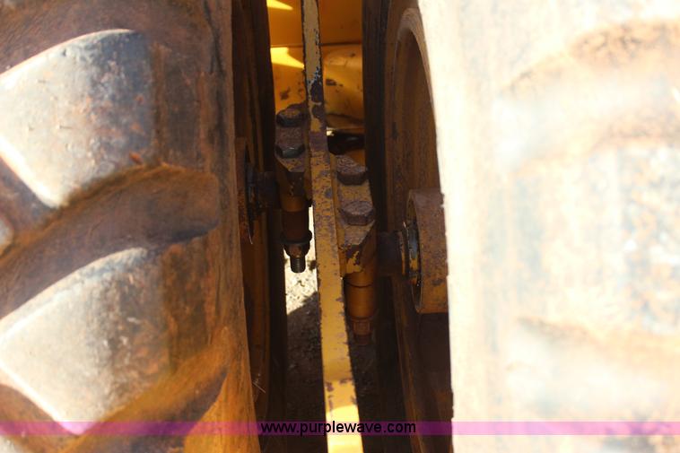 image for item J7579 2012 John Deere 1810E scraper