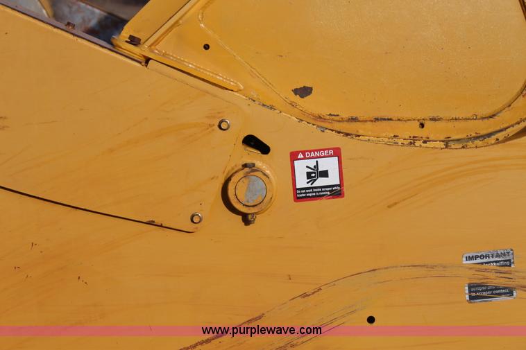 image for item J7579 2012 John Deere 1810E scraper
