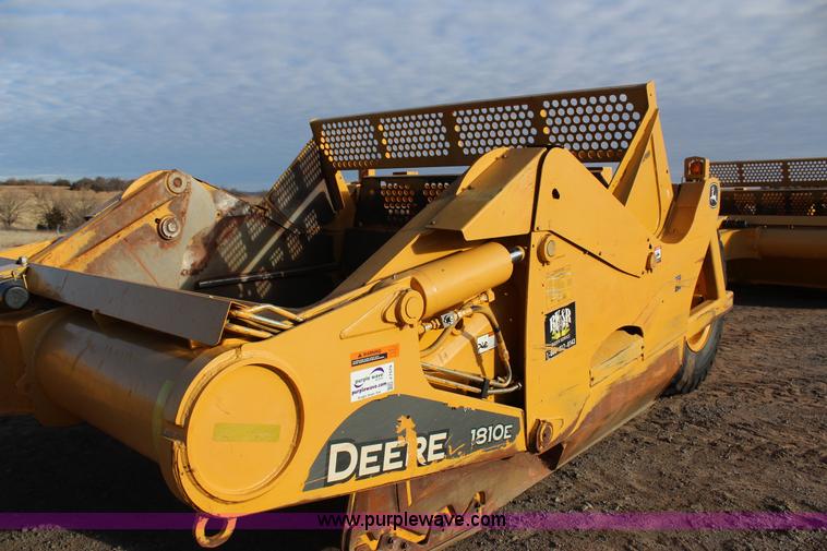 image for item J7579 2012 John Deere 1810E scraper