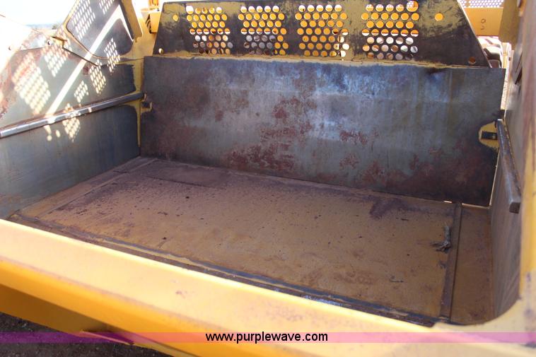 image for item J7579 2012 John Deere 1810E scraper