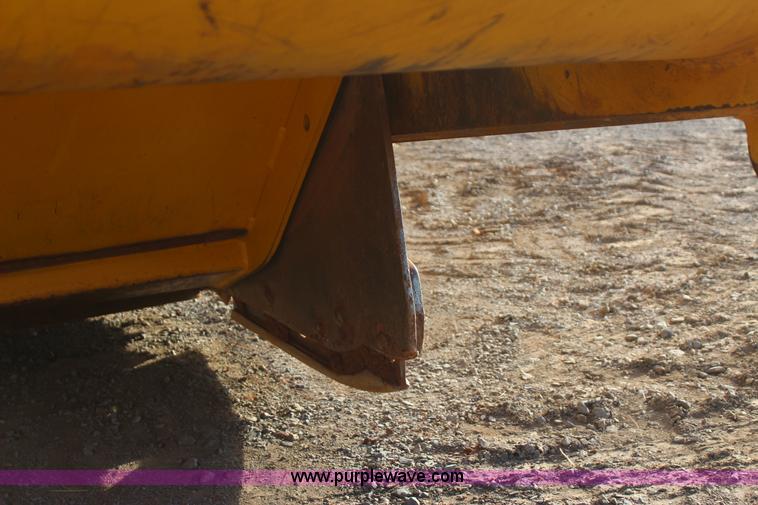 image for item J7579 2012 John Deere 1810E scraper