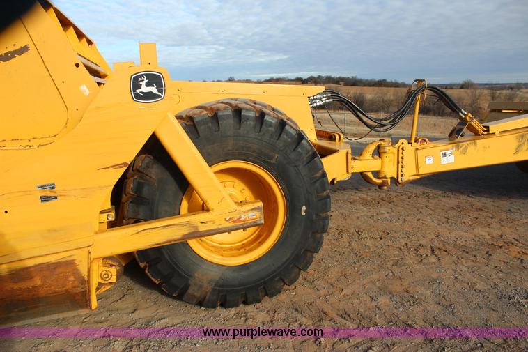 image for item J7579 2012 John Deere 1810E scraper