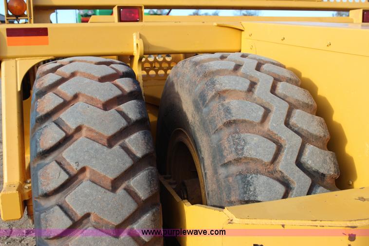 image for item J7579 2012 John Deere 1810E scraper