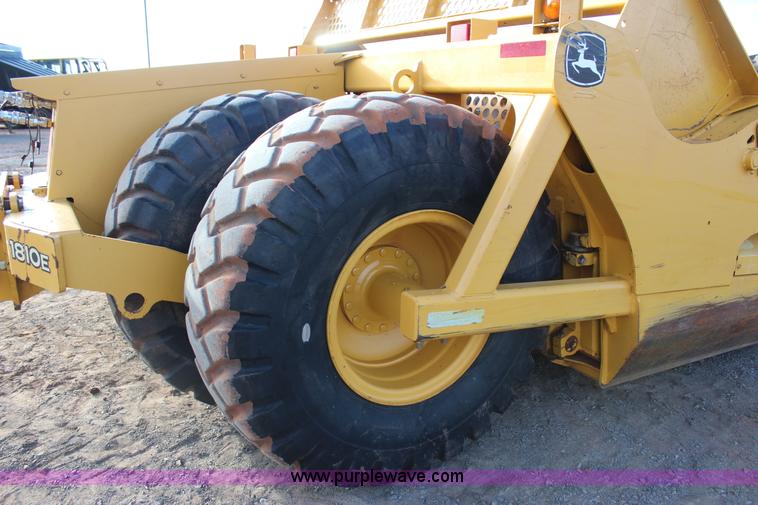image for item J7579 2012 John Deere 1810E scraper