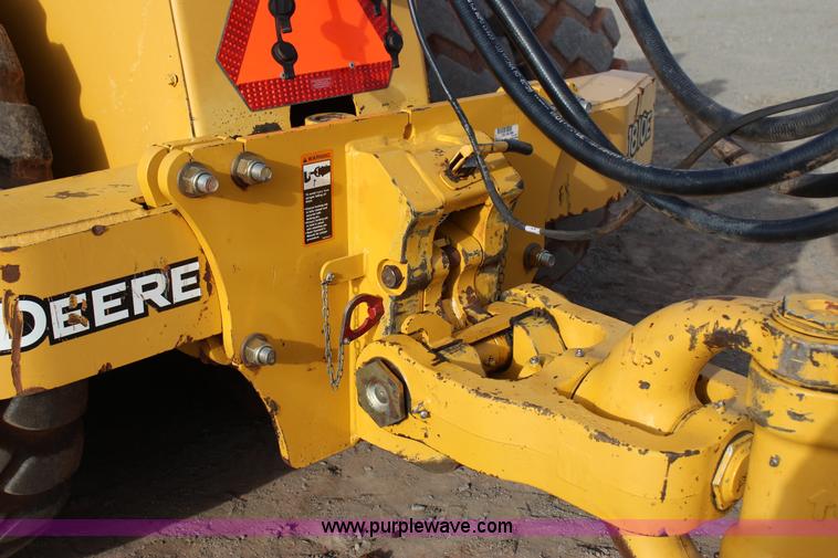 image for item J7579 2012 John Deere 1810E scraper