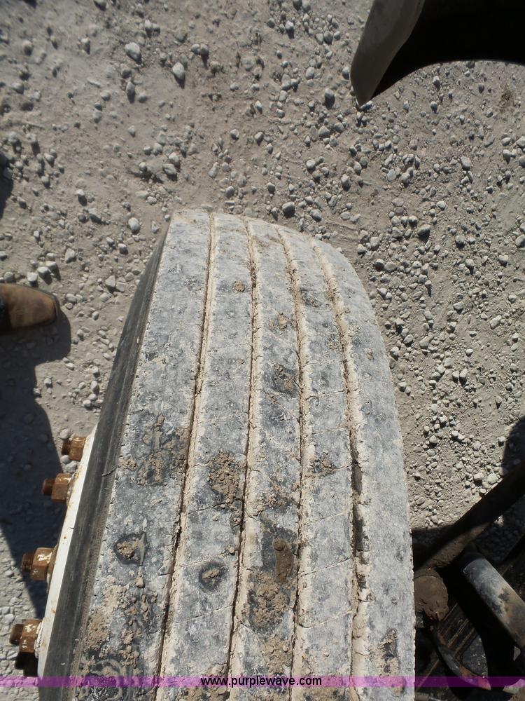 image for item J7679 2004 Ford F750 Super Duty delivery truck