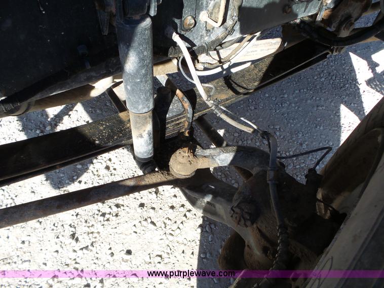 image for item J7679 2004 Ford F750 Super Duty delivery truck