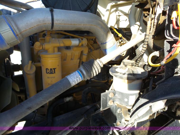 image for item J7679 2004 Ford F750 Super Duty delivery truck