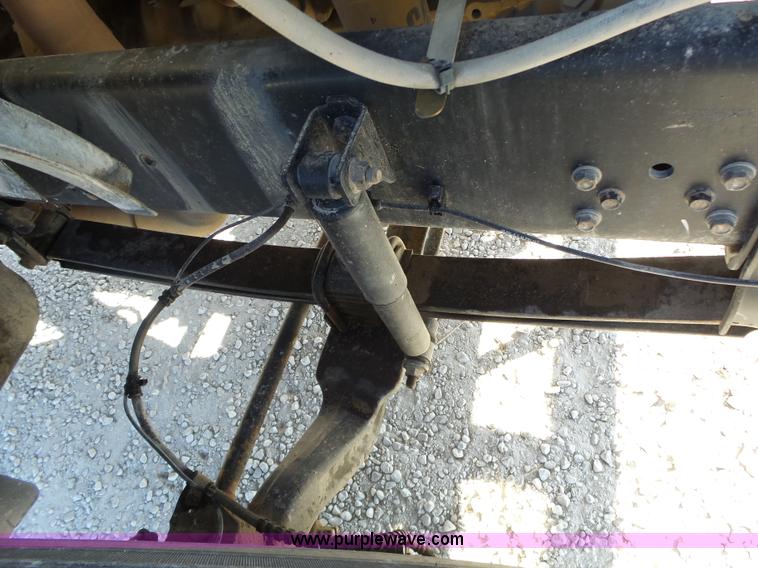 image for item J7679 2004 Ford F750 Super Duty delivery truck