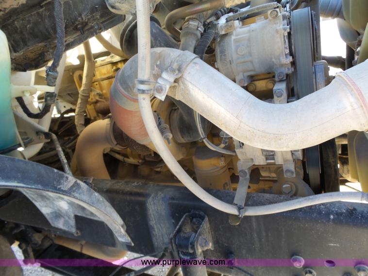 image for item J7679 2004 Ford F750 Super Duty delivery truck