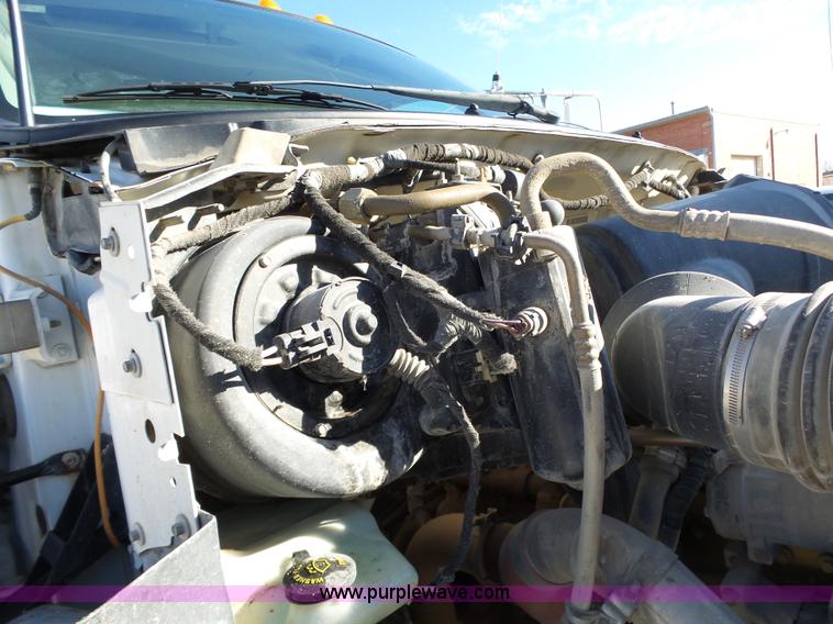 image for item J7679 2004 Ford F750 Super Duty delivery truck