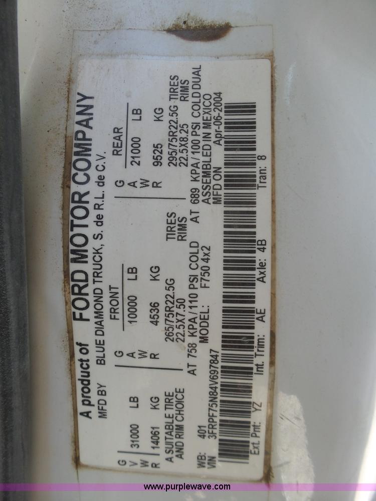 image for item J7679 2004 Ford F750 Super Duty delivery truck
