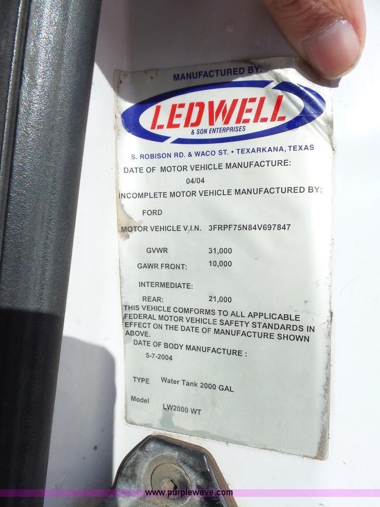 image for item J7679 2004 Ford F750 Super Duty delivery truck