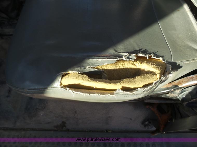 image for item J7679 2004 Ford F750 Super Duty delivery truck