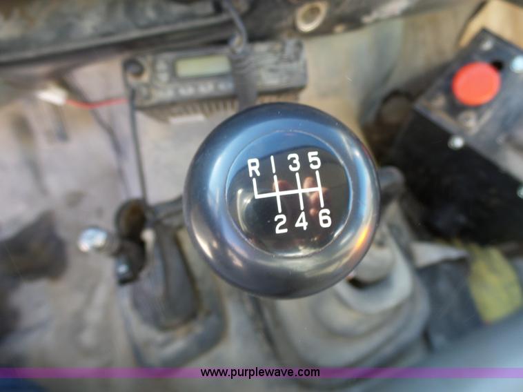 image for item J7679 2004 Ford F750 Super Duty delivery truck