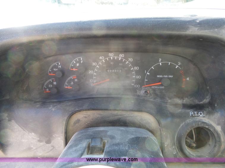 image for item J7679 2004 Ford F750 Super Duty delivery truck