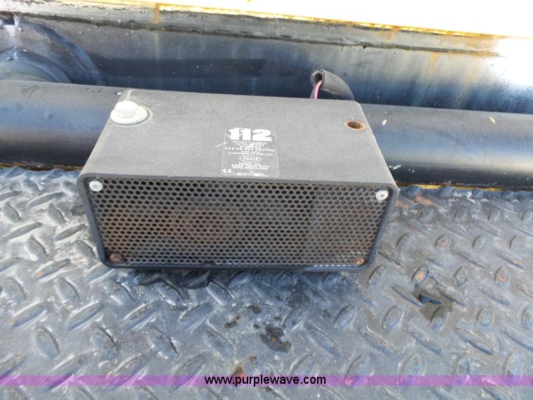 image for item J7679 2004 Ford F750 Super Duty delivery truck