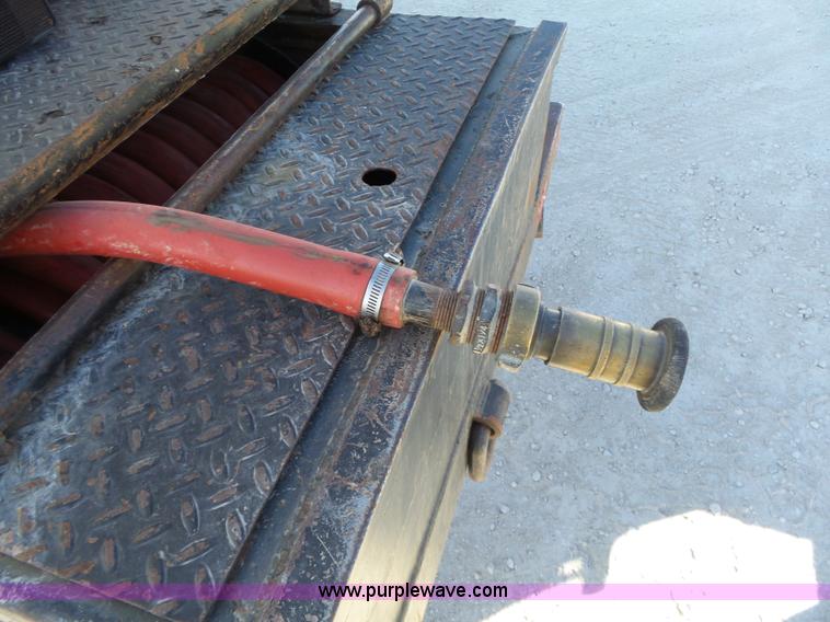 image for item J7679 2004 Ford F750 Super Duty delivery truck