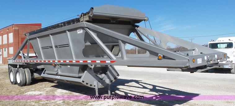 image for item J7681 2005 Trail King TKBD22-402 bottom dump trailer
