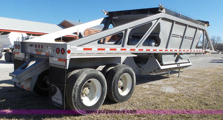 image for item J7681 2005 Trail King TKBD22-402 bottom dump trailer