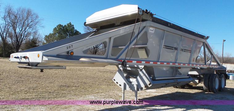 image for item J7681 2005 Trail King TKBD22-402 bottom dump trailer